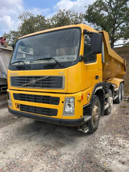 Volvo FM400 - Billenőplatós teherautó: 4 kép. Volvo FM400 - Billenőplatós teherautó: 4 kép.