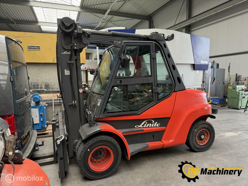 Linde H80-02/900 - Villás targonca: 1 kép. Linde H80-02/900 - Villás targonca: 1 kép.