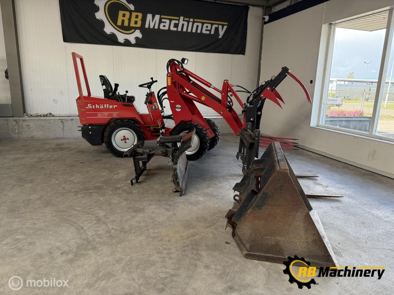 Schäffer 217 S - Gumikerekes homlokrakodó: 3 kép. Schäffer 217 S - Gumikerekes homlokrakodó: 3 kép.