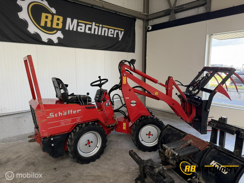 Schäffer 217 S - Gumikerekes homlokrakodó: 2 kép. Schäffer 217 S - Gumikerekes homlokrakodó: 2 kép.