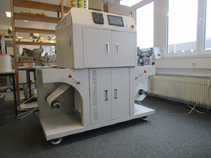 DIGITAL ETIKETTENDRUCKMASCHINE VP320C BIZPRESS 13R - Nyomdagép: 5 kép. DIGITAL ETIKETTENDRUCKMASCHINE VP320C BIZPRESS 13R - Nyomdagép: 5 kép.