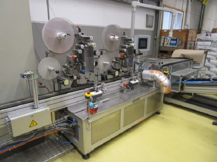 DECKEL ETIKETTIER ANLAGE SCHLEUTER GU 2 DO MIT 2xLÖFFELEINLEGESTATIONEN - Ipari gép: 4 kép. DECKEL ETIKETTIER ANLAGE SCHLEUTER GU 2 DO MIT 2xLÖFFELEINLEGESTATIONEN - Ipari gép: 4 kép.