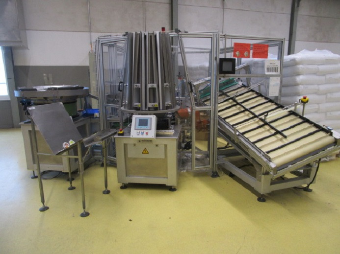 DECKEL ETIKETTIER ANLAGE SCHLEUTER GU 2 DU (RUNDLÄUFER) MIT LÖFFELEINLEGESTATION RNA SRC-N-630-1R - Ipari gép: 1 kép. DECKEL ETIKETTIER ANLAGE SCHLEUTER GU 2 DU (RUNDLÄUFER) MIT LÖFFELEINLEGESTATION RNA SRC-N-630-1R - Ipari gép: 1 kép.