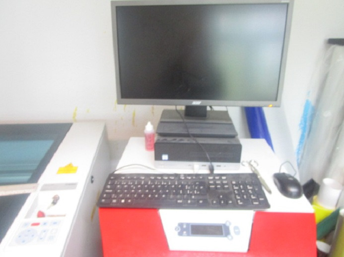 LASER CUTTER TROTEC SPEEDY 360 (Gravieren, Schneiden) - Papírvágó gép: 3 kép. LASER CUTTER TROTEC SPEEDY 360 (Gravieren, Schneiden) - Papírvágó gép: 3 kép.