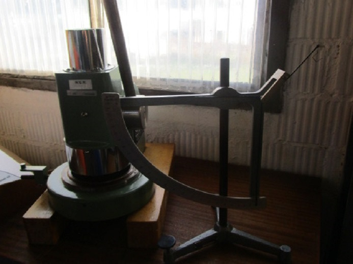 MECHANISCHE PAPIERWAAGE MIT HANDPROBE STANZE - Nyomdagép: 3 kép. MECHANISCHE PAPIERWAAGE MIT HANDPROBE STANZE - Nyomdagép: 3 kép.