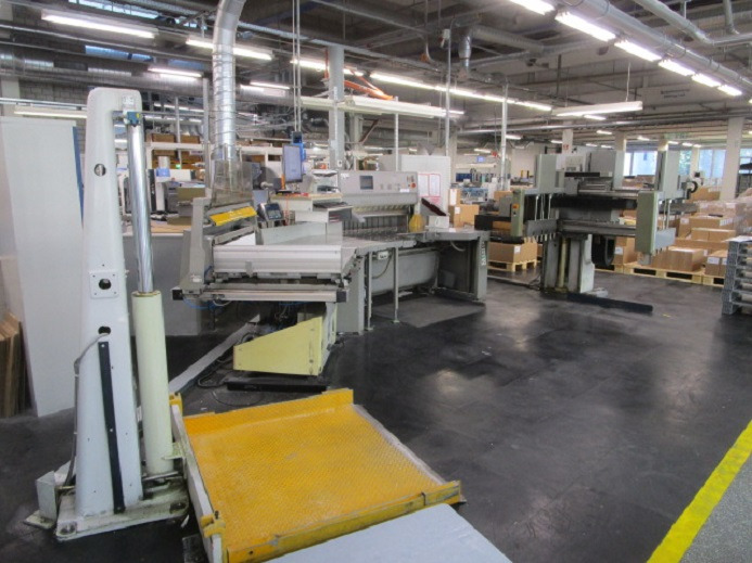 POLAR 137 ED-AT - Papírvágó gép: 2 kép. POLAR 137 ED-AT - Papírvágó gép: 2 kép.