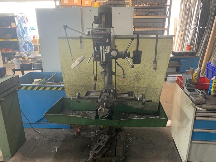 STÄNDERBOHRMASCHINE RF-40HC - Nyomdagép: 1 kép. STÄNDERBOHRMASCHINE RF-40HC - Nyomdagép: 1 kép.