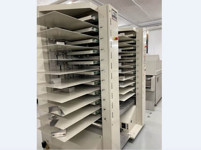 ZUSAMMENTRAGMASCHINE BOURG: 2xTÜRME BST10 & BDF - Nyomdagép: 3 kép. ZUSAMMENTRAGMASCHINE BOURG: 2xTÜRME BST10 & BDF - Nyomdagép: 3 kép.