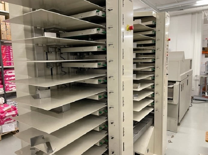 ZUSAMMENTRAGMASCHINE BOURG: 2xTÜRME BST10 & BDF - Nyomdagép: 4 kép. ZUSAMMENTRAGMASCHINE BOURG: 2xTÜRME BST10 & BDF - Nyomdagép: 4 kép.