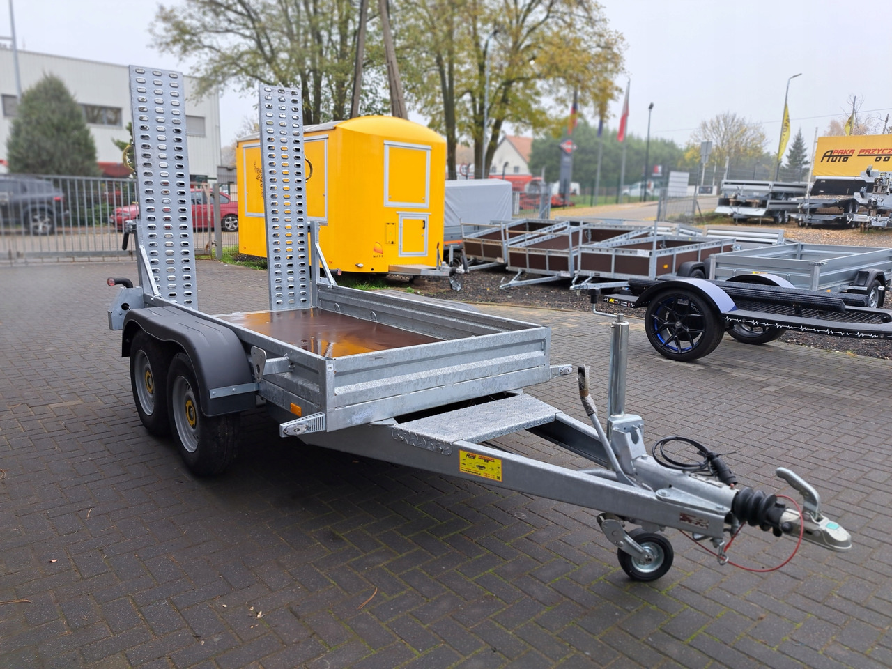 PROMOCJA! PRZYCZEPA PODKOPARKOWA ECO, DMC 2700 / PROMOTION! ECO EXCAVATOR TRAILER, GVW 2700 - Gépszállító utánfutó: 2 kép. PROMOCJA! PRZYCZEPA PODKOPARKOWA ECO, DMC 2700 / PROMOTION! ECO EXCAVATOR TRAILER, GVW 2700 - Gépszállító utánfutó: 2 kép.