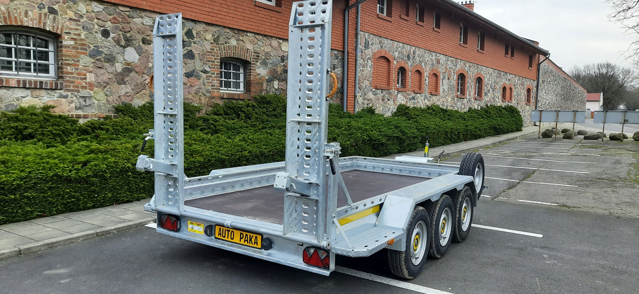 PRZYCZEPA LAWETA DO MINIKOPARKI KOPARKI Z NAJAZDAMI STALOWYMI - 3 OSIE / MINI EXCAVATOR TRANSPORTER TRAILER WITH STEEL RAMPS - 3 AXLES - Gépszállító utánfutó: 3 kép. PRZYCZEPA LAWETA DO MINIKOPARKI KOPARKI Z NAJAZDAMI STALOWYMI - 3 OSIE / MINI EXCAVATOR TRANSPORTER TRAILER WITH STEEL RAMPS - 3 AXLES - Gépszállító utánfutó: 3 kép.