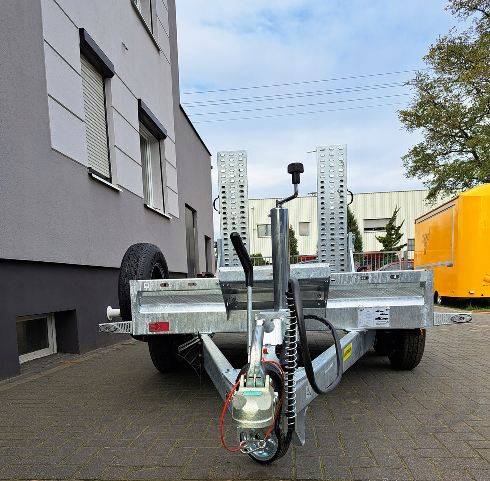 PRZYCZEPA LAWETA DO MINIKOPARKI POD KOPARKĘ 2700KG / MINI EXCAVATOR TRANSPORTER TRAILER 2700KG - Gépszállító utánfutó: 3 kép. PRZYCZEPA LAWETA DO MINIKOPARKI POD KOPARKĘ 2700KG / MINI EXCAVATOR TRANSPORTER TRAILER 2700KG - Gépszállító utánfutó: 3 kép.