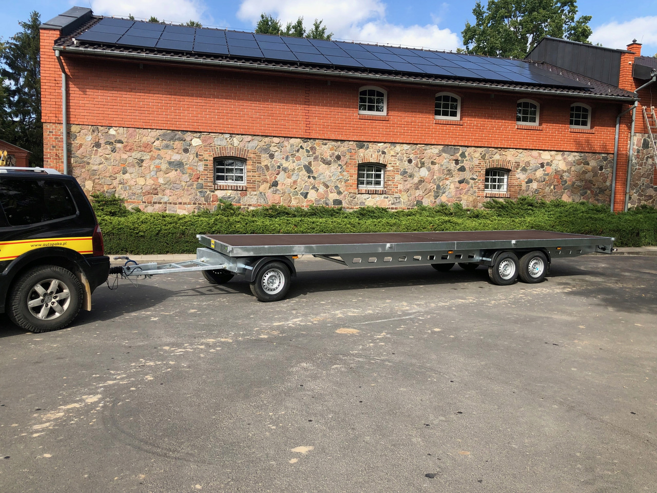 PRZYCZEPA OBROTNICA PLATFORMA 8m 3500 KG / TURNTABLE PLATFORM TRAILER 8m 3500 KG - Platós pótkocsi: 3 kép. PRZYCZEPA OBROTNICA PLATFORMA 8m 3500 KG / TURNTABLE PLATFORM TRAILER 8m 3500 KG - Platós pótkocsi: 3 kép.