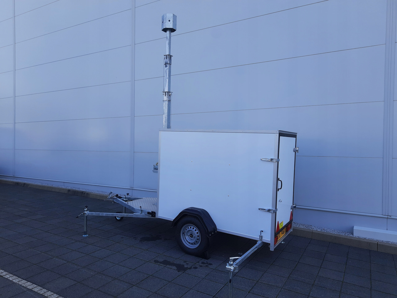 PRZYCZEPA Z MASZTEM TELESKOPOWYM DO MONITORINGU / TRAILER WITH TELESCOPIC MAST FOR MONITORING - Pótkocsi dobozos: 3 kép. PRZYCZEPA Z MASZTEM TELESKOPOWYM DO MONITORINGU / TRAILER WITH TELESCOPIC MAST FOR MONITORING - Pótkocsi dobozos: 3 kép.