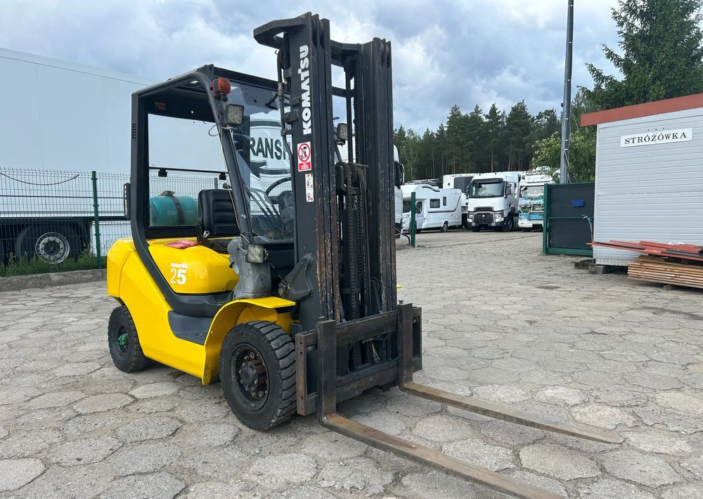 Komatsu FG25HT-16R / WÓZEK WIDŁOWY / 6831 MOTOGODZIN / 2005 ROK !! - Gázüzemű targonca: 3 kép. Komatsu FG25HT-16R / WÓZEK WIDŁOWY / 6831 MOTOGODZIN / 2005 ROK !! - Gázüzemű targonca: 3 kép.