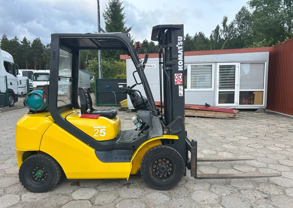 Komatsu FG25HT-16R / WÓZEK WIDŁOWY / 6831 MOTOGODZIN / 2005 ROK !! - Gázüzemű targonca: 4 kép. Komatsu FG25HT-16R / WÓZEK WIDŁOWY / 6831 MOTOGODZIN / 2005 ROK !! - Gázüzemű targonca: 4 kép.