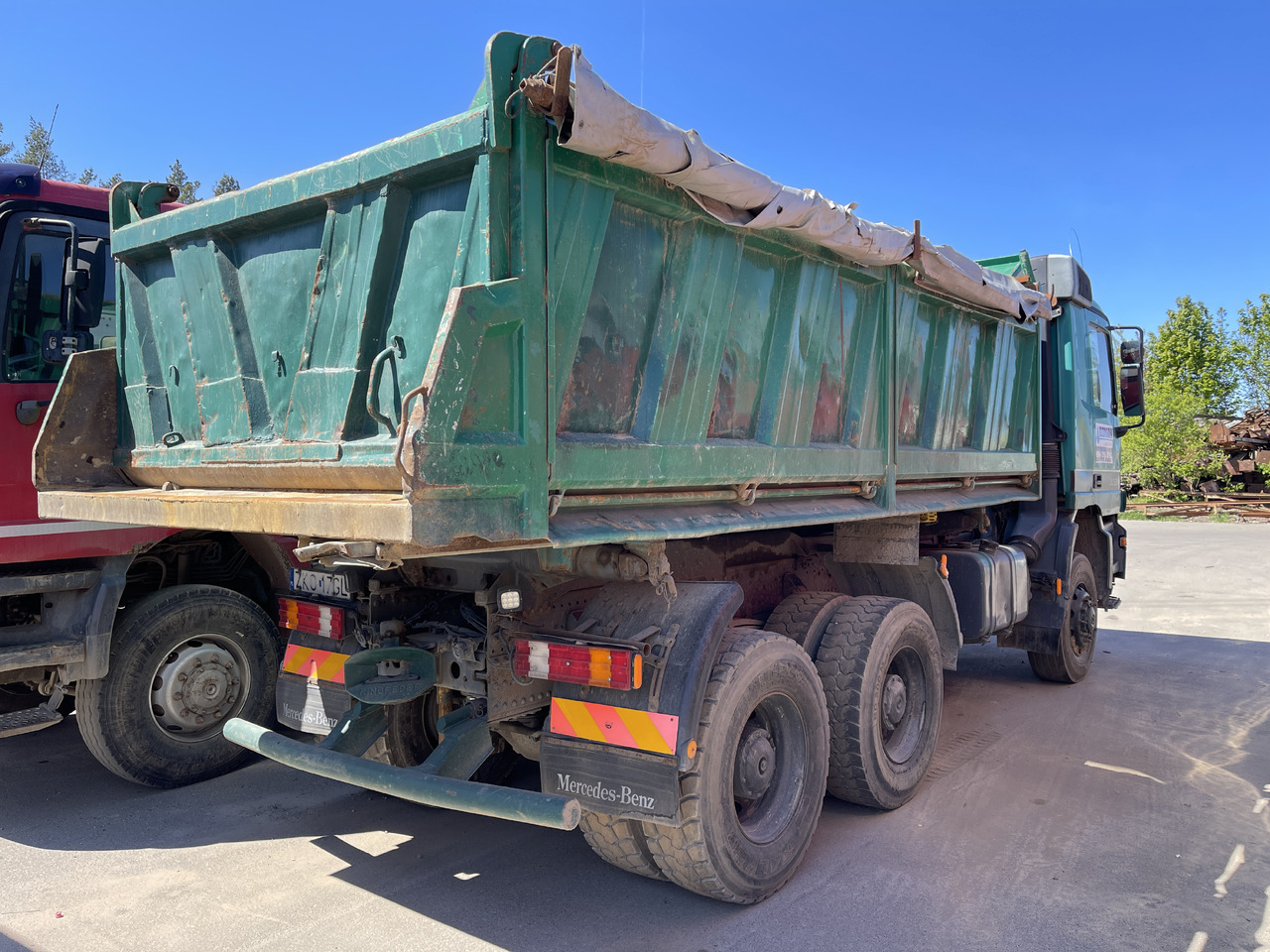 MERCEDES-BENZ Actros 3331 - Billenőplatós teherautó: 4 kép. MERCEDES-BENZ Actros 3331 - Billenőplatós teherautó: 4 kép.