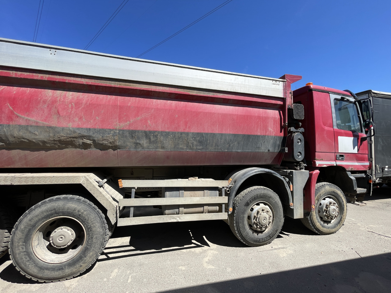 MERCEDES-BENZ Actros 4148 - Billenőplatós teherautó: 5 kép. MERCEDES-BENZ Actros 4148 - Billenőplatós teherautó: 5 kép.