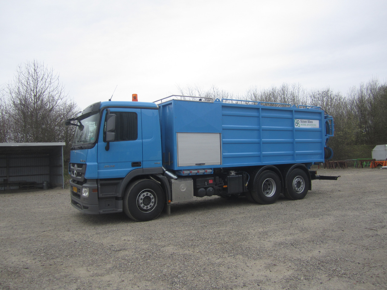 Mercedes VacuDrain 1372 - Szippantós autó: 1 kép. Mercedes VacuDrain 1372 - Szippantós autó: 1 kép.