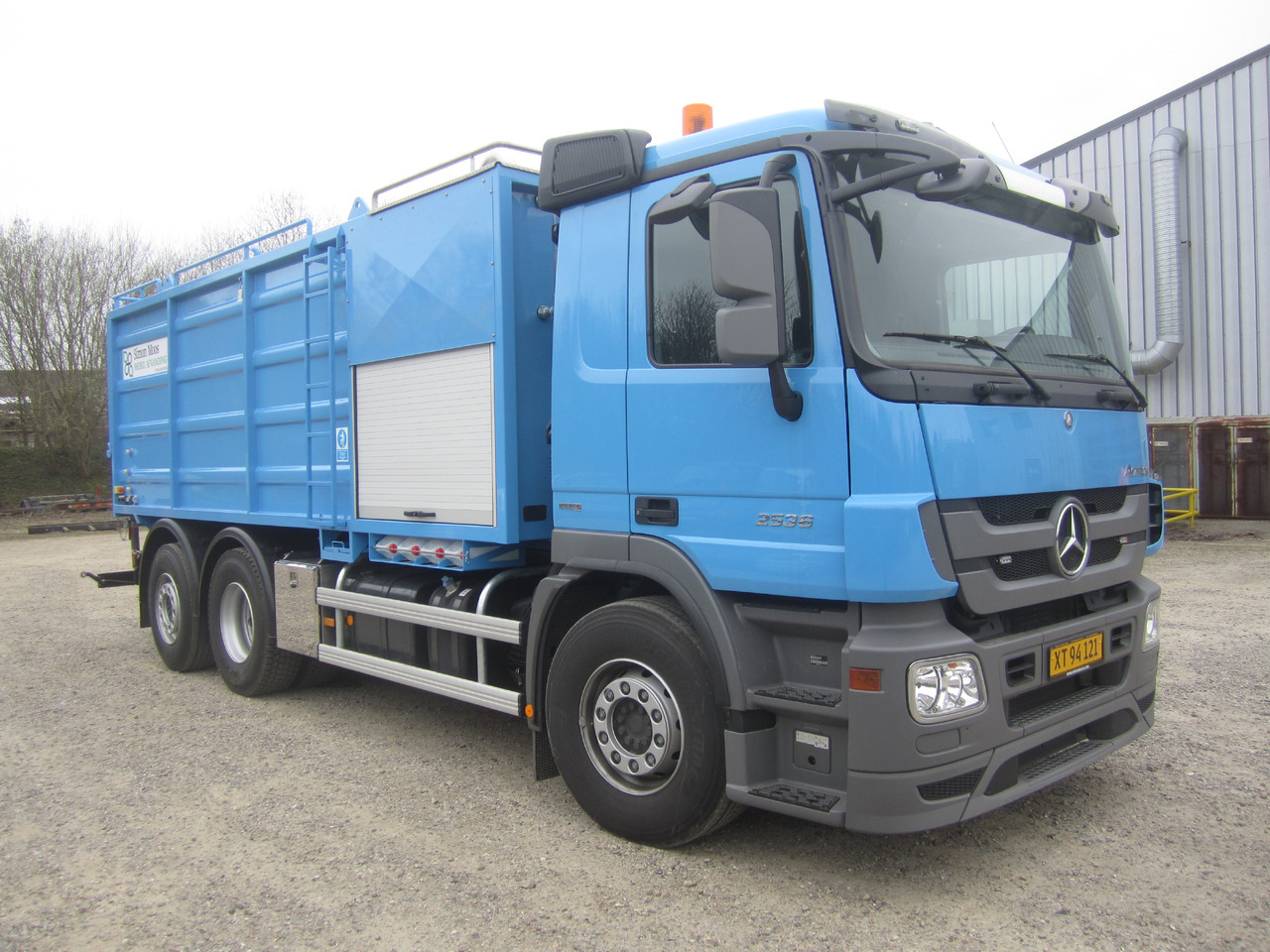 Mercedes VacuDrain 1372 - Szippantós autó: 3 kép. Mercedes VacuDrain 1372 - Szippantós autó: 3 kép.