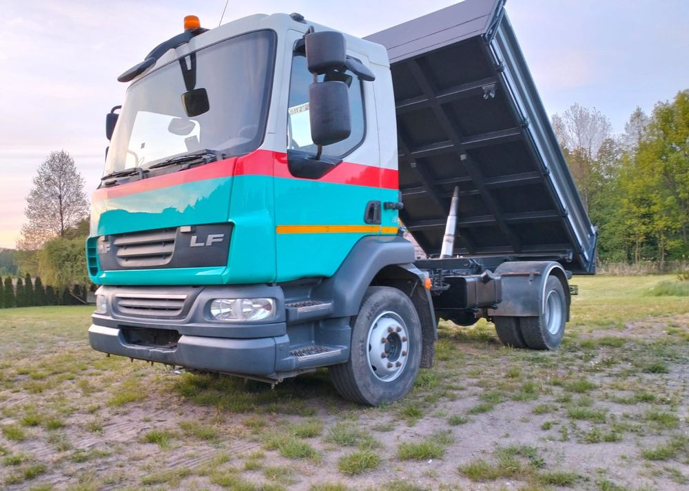 DAF LF 55.220 - Billenőplatós teherautó: 1 kép. DAF LF 55.220 - Billenőplatós teherautó: 1 kép.