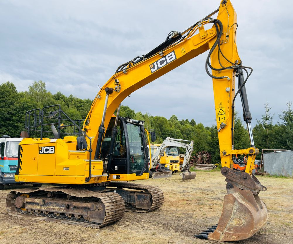 JCB 140 XLC - Lánctalpas kotró: 2 kép. JCB 140 XLC - Lánctalpas kotró: 2 kép.
