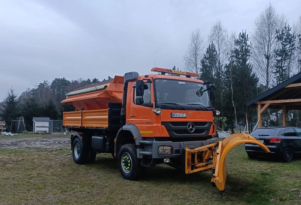 Mercedes-Benz Axor 1824 - Hóeltakarító gép: 4 kép. Mercedes-Benz Axor 1824 - Hóeltakarító gép: 4 kép.