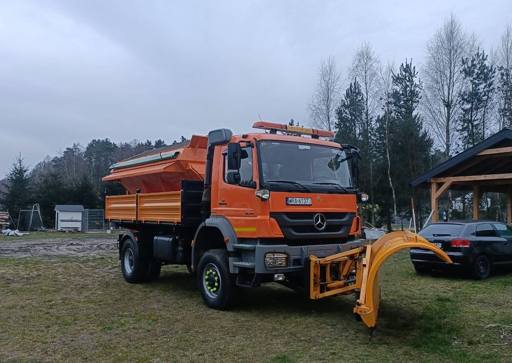 Mercedes-Benz Axor 1824 - Hóeltakarító gép: 4 kép. Mercedes-Benz Axor 1824 - Hóeltakarító gép: 4 kép.