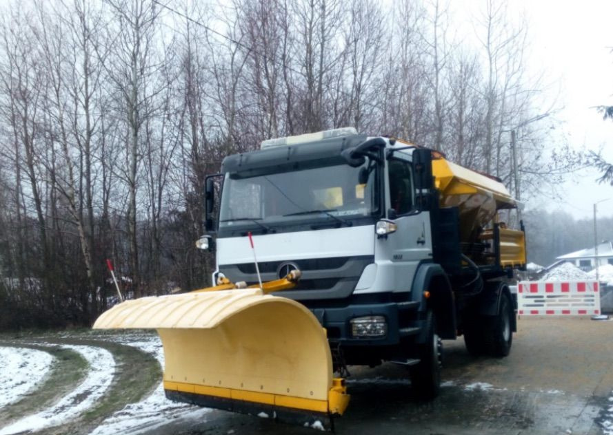 Mercedes-Benz Axor 1824 - Hóeltakarító gép: 1 kép. Mercedes-Benz Axor 1824 - Hóeltakarító gép: 1 kép.