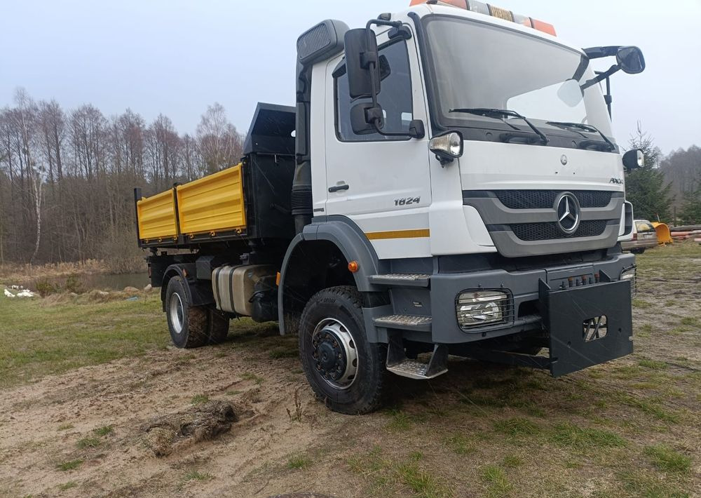 Mercedes-Benz Axor 1824 - Hóeltakarító gép: 3 kép. Mercedes-Benz Axor 1824 - Hóeltakarító gép: 3 kép.