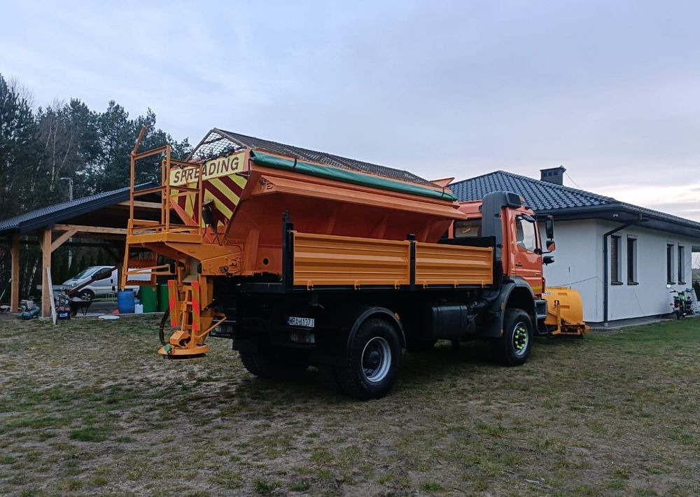 Mercedes-Benz Axor 1824 - Hóeltakarító gép: 3 kép. Mercedes-Benz Axor 1824 - Hóeltakarító gép: 3 kép.