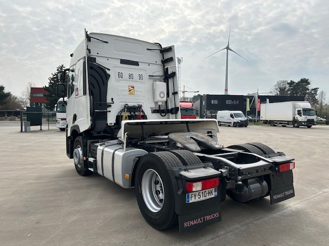 Renault Trucks T - Nyergesvontató: 4 kép. Renault Trucks T - Nyergesvontató: 4 kép.