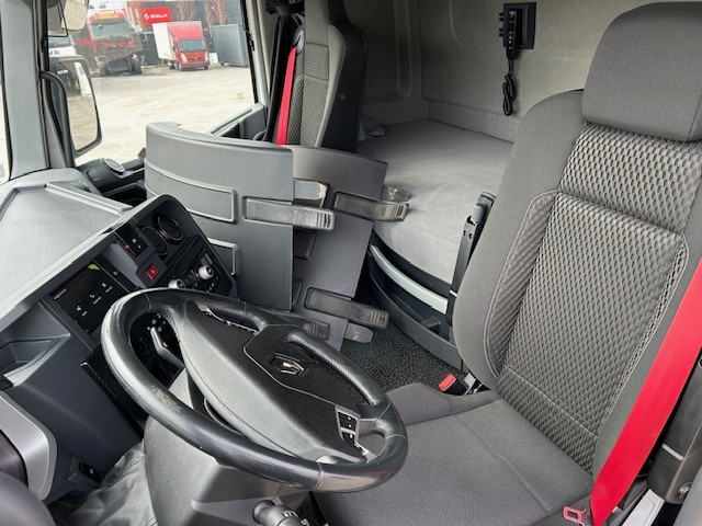 Renault Trucks T - Nyergesvontató: 5 kép. Renault Trucks T - Nyergesvontató: 5 kép.