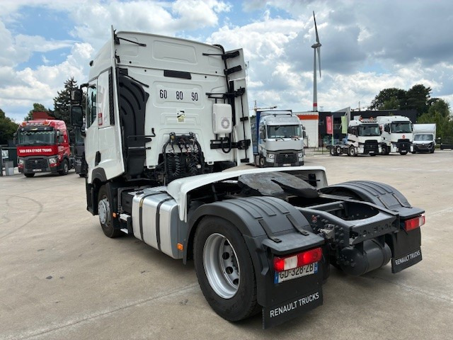 Renault Trucks T - Nyergesvontató: 4 kép. Renault Trucks T - Nyergesvontató: 4 kép.
