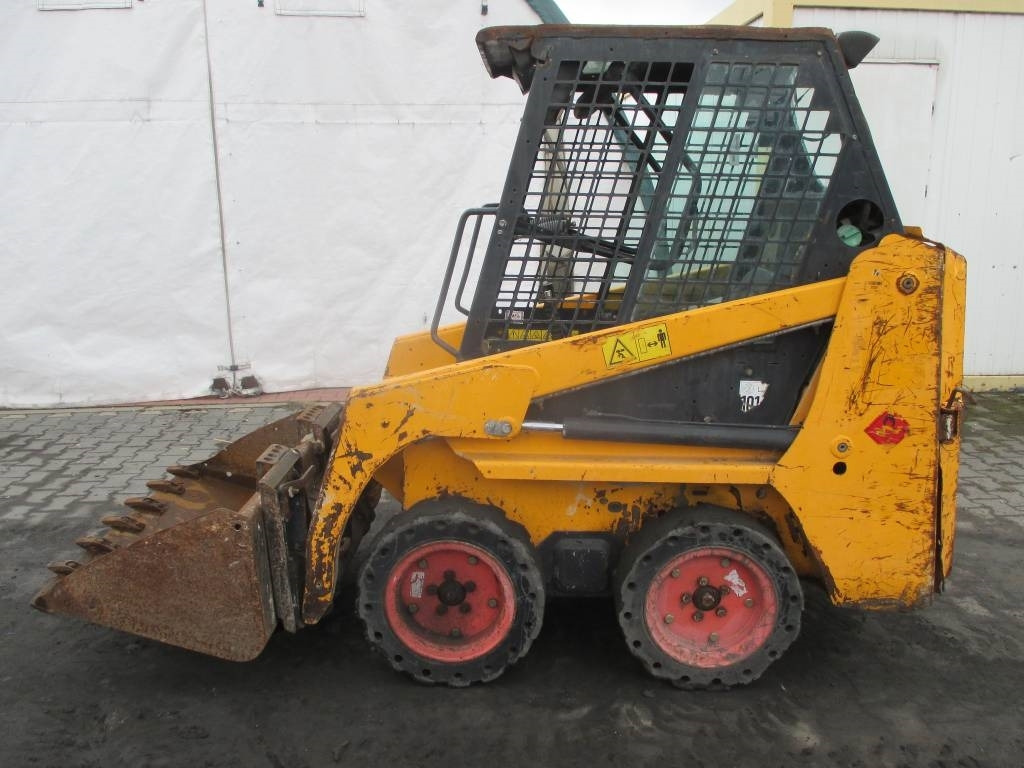 Bobcat S 70 - Mini homlokrakodó: 1 kép. Bobcat S 70 - Mini homlokrakodó: 1 kép.