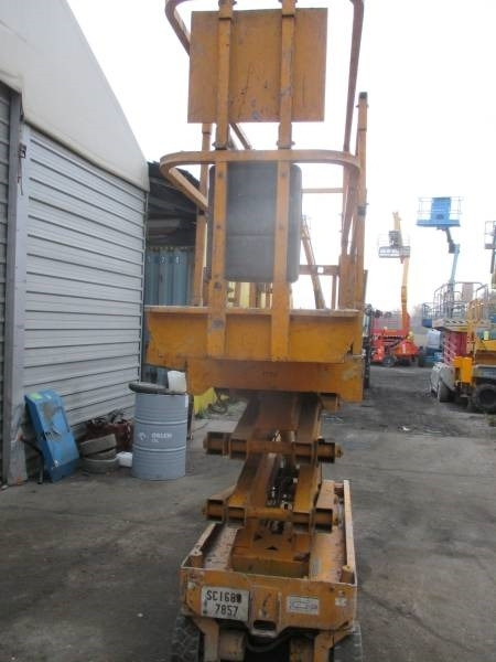 Genie GS 1532 - Ollós emelő: 2 kép. Genie GS 1532 - Ollós emelő: 2 kép.