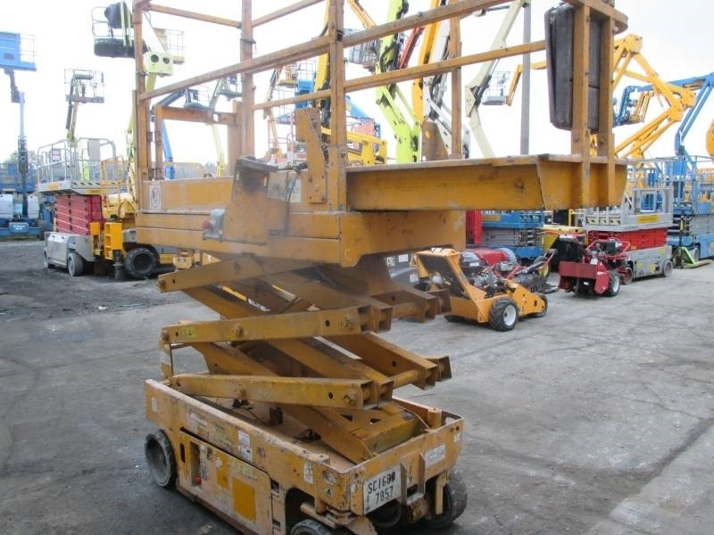 Genie GS 1532 - Ollós emelő: 3 kép. Genie GS 1532 - Ollós emelő: 3 kép.