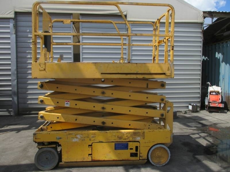 Genie GS 2646 - Ollós emelő: 1 kép. Genie GS 2646 - Ollós emelő: 1 kép.