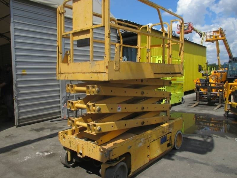Genie GS 2646 - Ollós emelő: 2 kép. Genie GS 2646 - Ollós emelő: 2 kép.