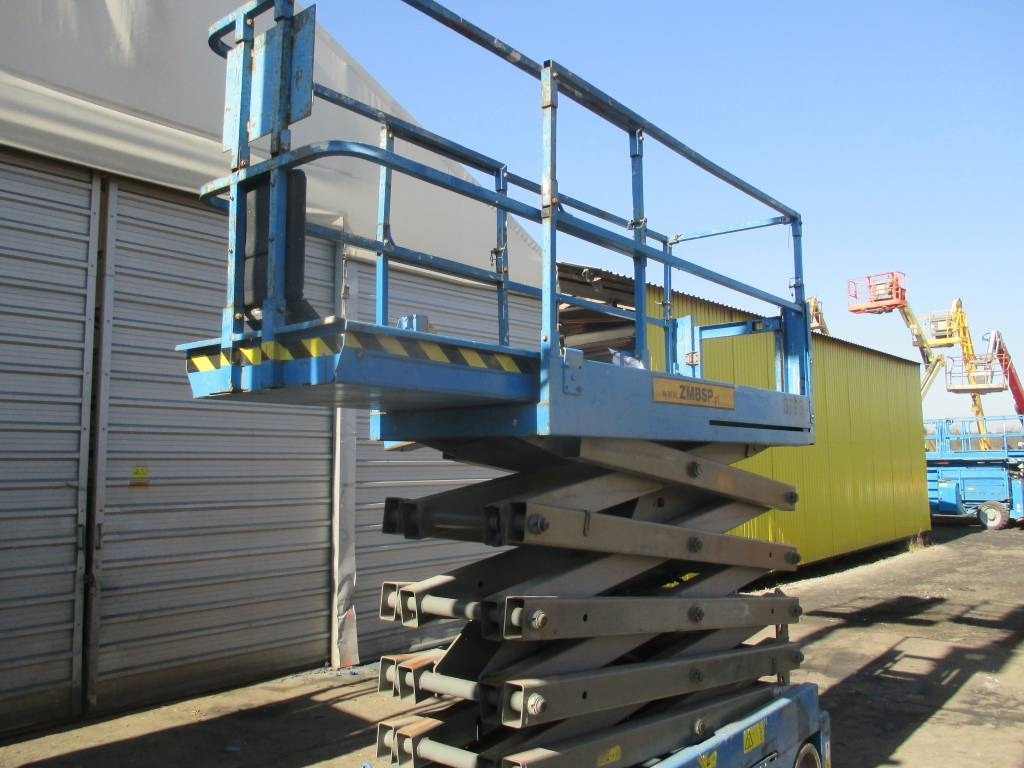 Genie GS 3232 - Ollós emelő: 2 kép. Genie GS 3232 - Ollós emelő: 2 kép.
