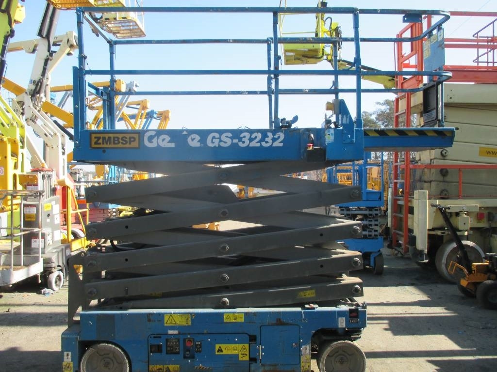 Genie GS 3232 - Ollós emelő: 5 kép. Genie GS 3232 - Ollós emelő: 5 kép.