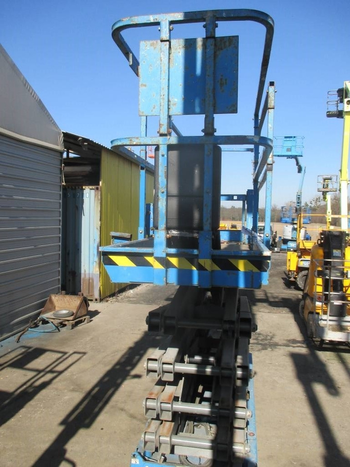 Genie GS 3232 - Ollós emelő: 3 kép. Genie GS 3232 - Ollós emelő: 3 kép.