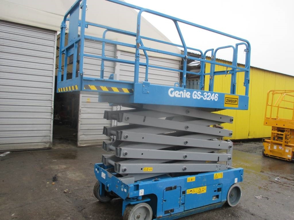 Genie GS 3246 - Ollós emelő: 2 kép. Genie GS 3246 - Ollós emelő: 2 kép.