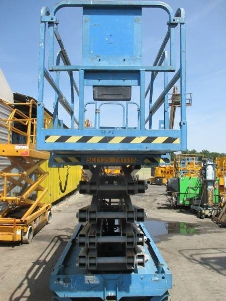 Genie GS 3246 - Ollós emelő: 3 kép. Genie GS 3246 - Ollós emelő: 3 kép.