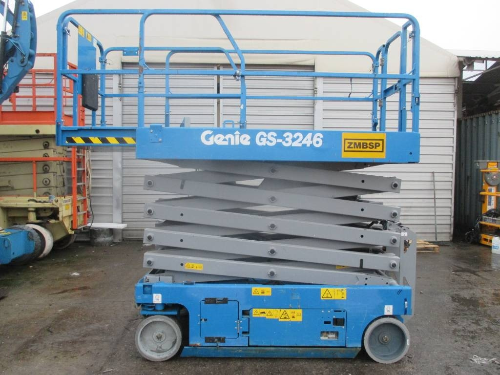 Genie GS 3246 - Ollós emelő: 1 kép. Genie GS 3246 - Ollós emelő: 1 kép.
