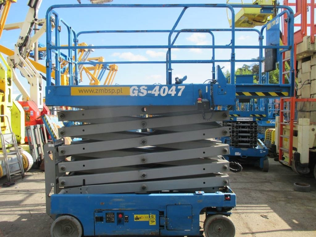 Genie GS 4047 - Ollós emelő: 5 kép. Genie GS 4047 - Ollós emelő: 5 kép.