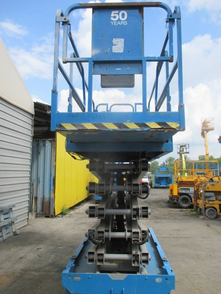 Genie GS 4047 - Ollós emelő: 3 kép. Genie GS 4047 - Ollós emelő: 3 kép.