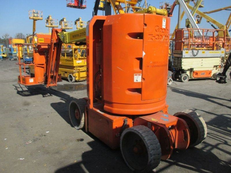 Genie Z 30/20 N - Személyemelő: 3 kép. Genie Z 30/20 N - Személyemelő: 3 kép.