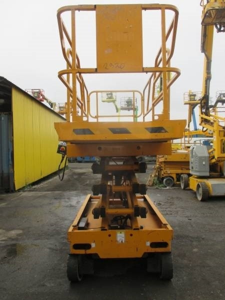 Haulotte Compact 10 - Ollós emelő: 2 kép. Haulotte Compact 10 - Ollós emelő: 2 kép.