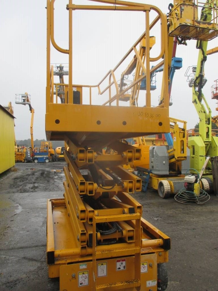 Haulotte Compact 12  - Ollós emelő: 3 kép. Haulotte Compact 12  - Ollós emelő: 3 kép.